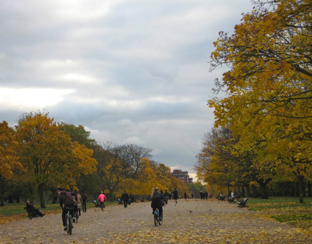 Entering Kensington Gardens from the Notting Hill side. Photo by me.