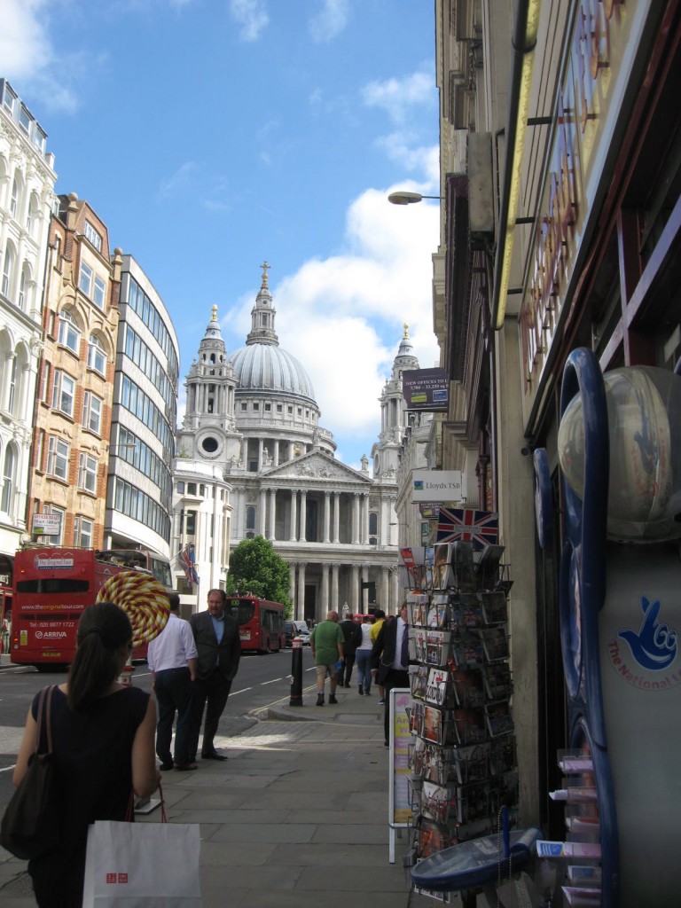 St.Paul's Cathedral on the walk back to the train.Photo by me